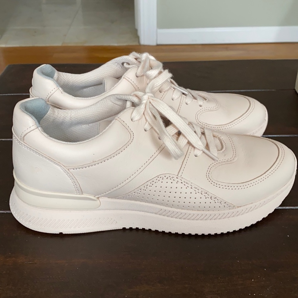 NEW NEVER WORN EVERLANE SNEAKERS!